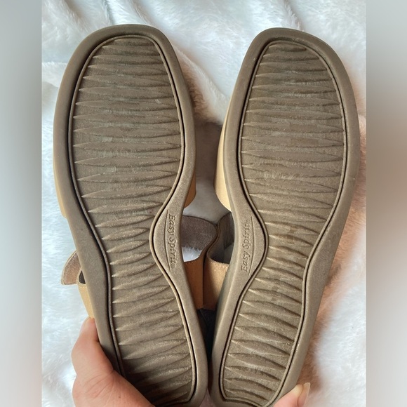 Easy Spirit Tan Leather Sandals - Picture 9 of 11